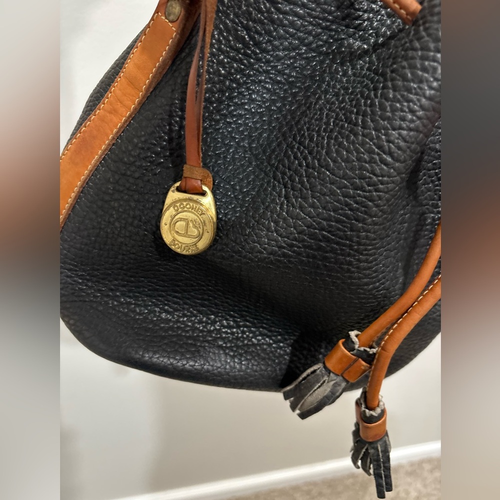 Vintage Dooney & Bourke All-Weather Leather Black and Tan Bucket Bag - Picture 6 of 9